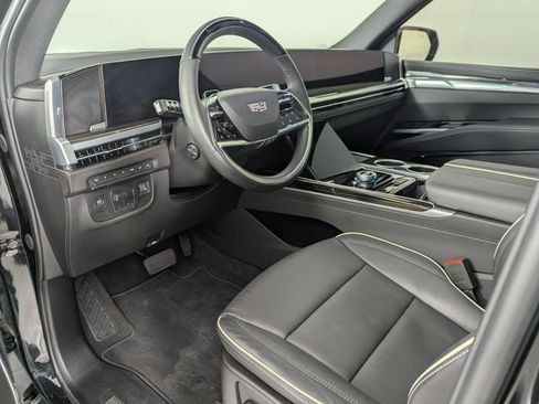 Used 2025 Cadillac Escalade Premium Luxury image 12