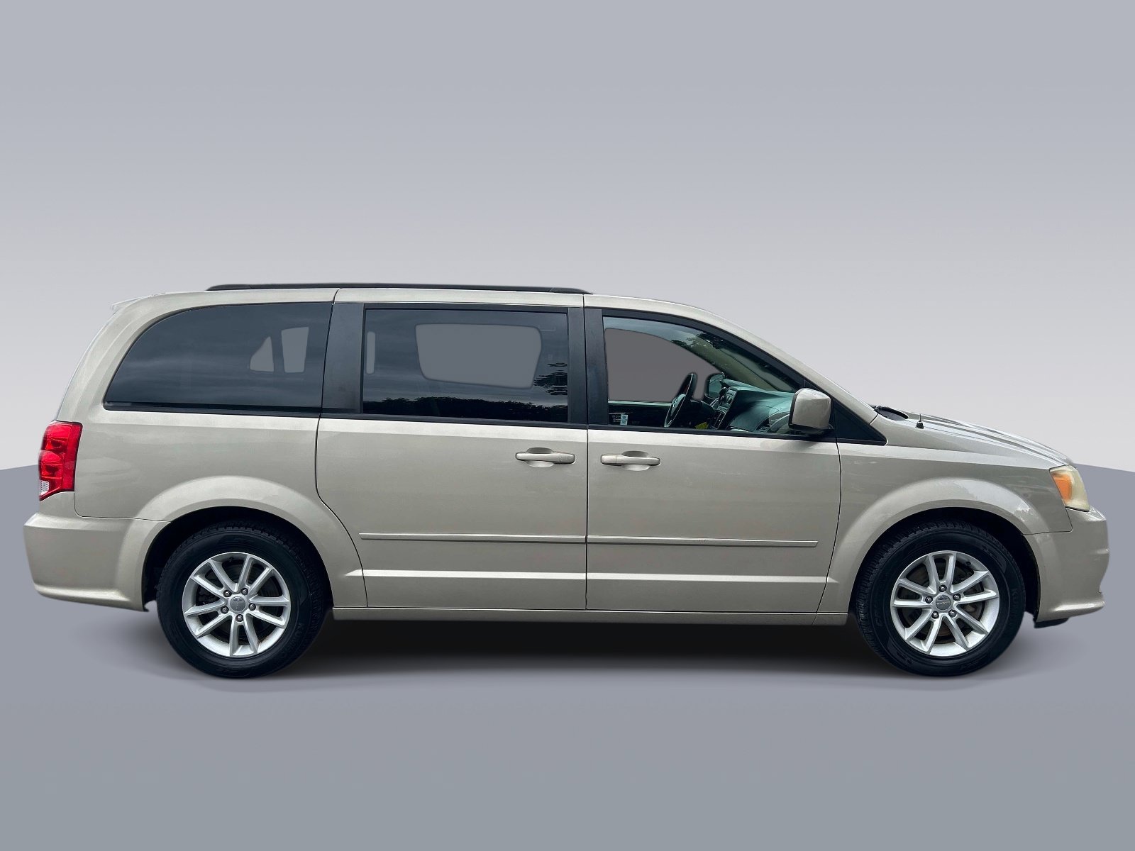 Used 2014 Dodge Grand Caravan SXT FWD image 2