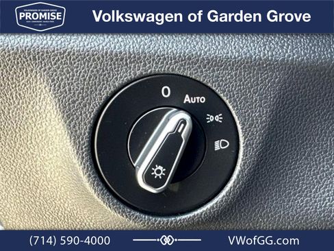 Used 2024 Volkswagen Jetta SE FWD image 22