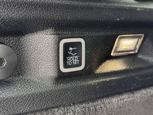 Used 2021 Jeep Grand Cherokee L Overland w/ Luxury Tech Group IV AWD/4WD image 11