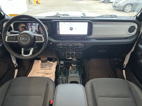 Used 2025 Jeep Wrangler Sahara w/ Safety Group image 17