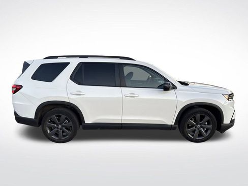 Used 2023 Honda Pilot Sport image 2