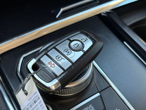 Used 2024 Ford Expedition XLT RWD image 28
