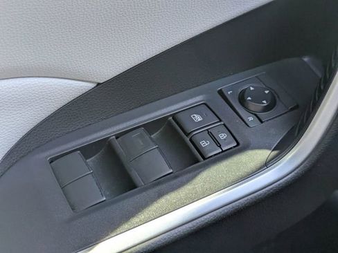Used 2020 Toyota RAV4 XLE w/ Convenience Package FWD image 25