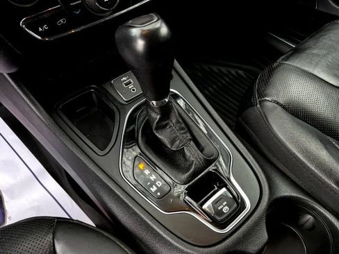 Used 2019 Jeep Cherokee Limited image 35