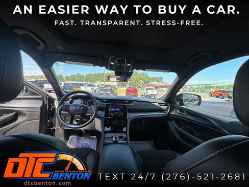 Used 2025 Jeep Grand Cherokee Altitude AWD/4WD image 23