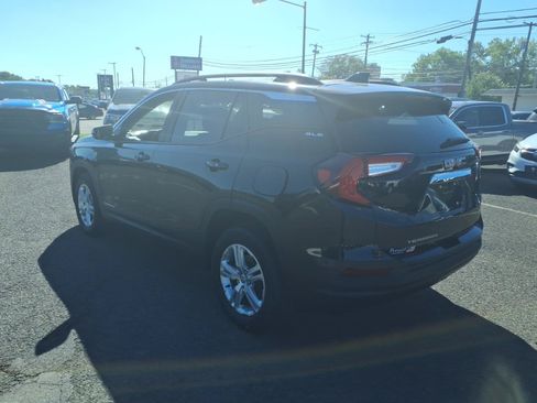 Used 2022 GMC Terrain SLE w/ Driver Convenience Package FWD image 6
