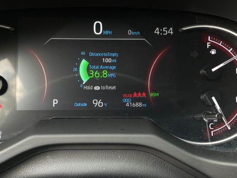 Used 2025 Toyota RAV4 XLE FWD image 38
