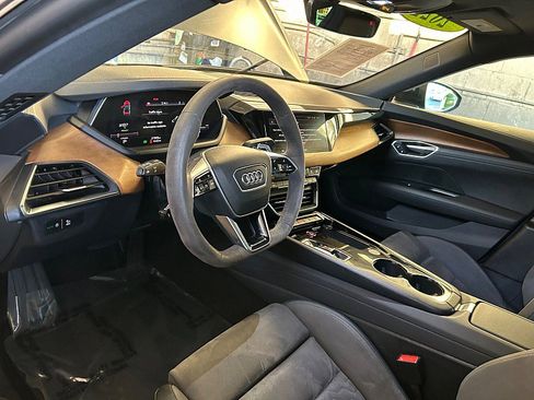 Used 2022 Audi e-tron GT Premium Plus image 35