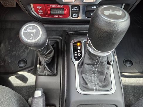 Certified 2024 Jeep Wrangler Rubicon AWD/4WD image 28