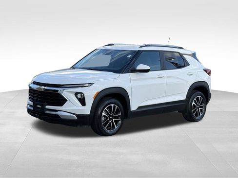Used 2025 Chevrolet TrailBlazer LT AWD/4WD image 2