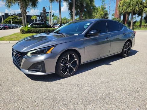 Used 2023 Nissan Altima 2.5 SR FWD image 4