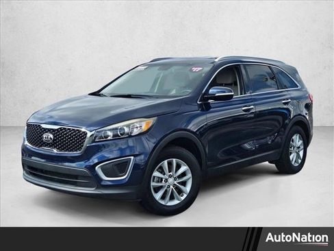 Used 2017 Kia Sorento LX image 1