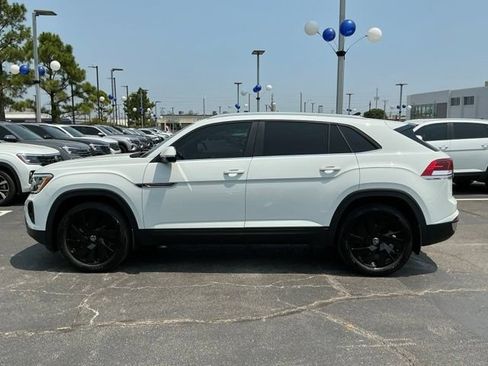 Certified 2024 Volkswagen Atlas Cross Sport SE w/ Panoramic Sunroof Package FWD image 6