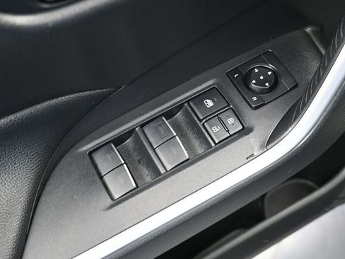 Used 2022 Toyota RAV4 SE image 13