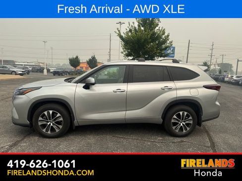 Used 2024 Toyota Highlander XLE AWD/4WD image 1