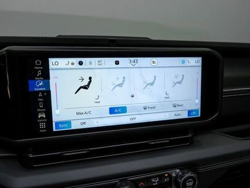 Used 2025 Jeep Wrangler Unlimited Rubicon w/ Technology Group image 38