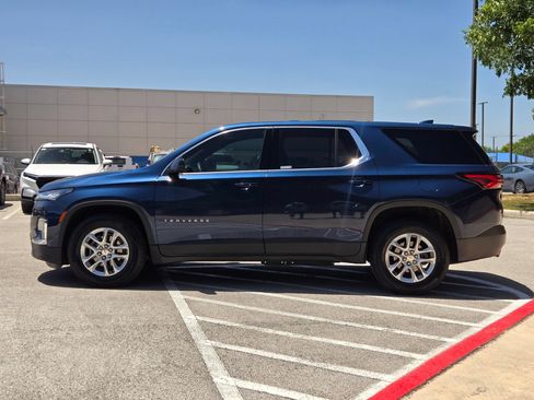 Used 2022 Chevrolet Traverse LS FWD image 6
