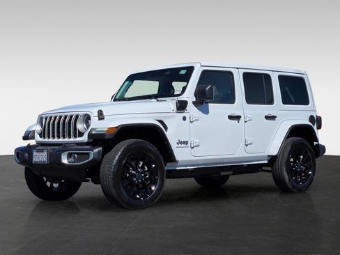 Used 2025 Jeep Wrangler Unlimited Sahara w/ Safety Group AWD/4WD image 9