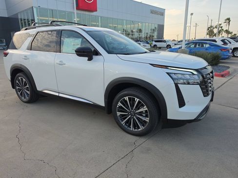 New 2026 Nissan Pathfinder Platinum FWD image 9
