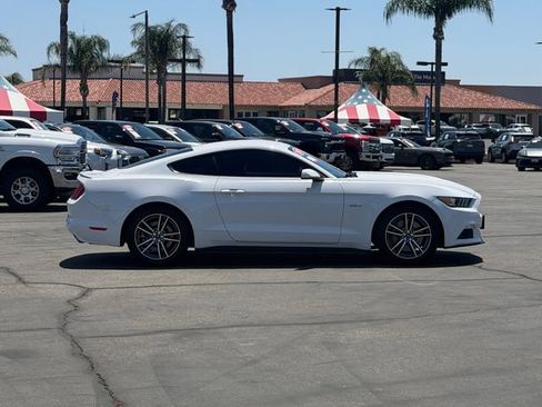 Used 2017 Ford Mustang GT RWD image 4