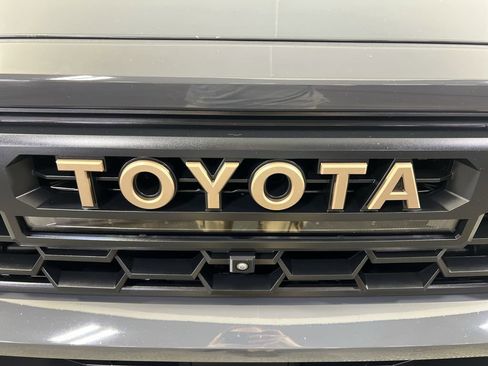 Used 2024 Toyota Tacoma Trailhunter AWD/4WD image 30