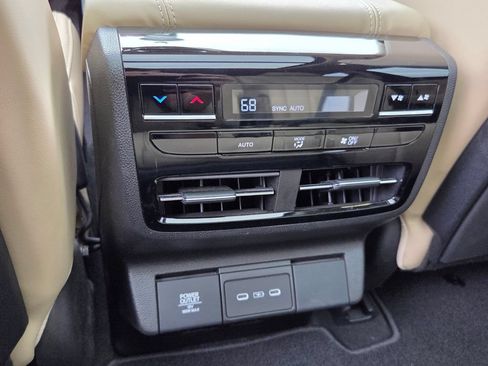 Used 2025 Acura MDX FWD w/ Technology Package image 8