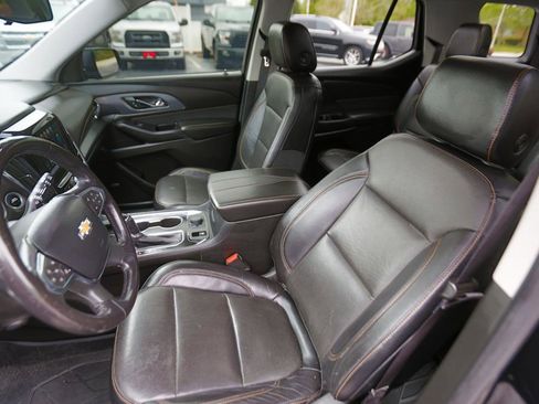 Used 2018 Chevrolet Traverse Premier w/ Driver Confidence II Package FWD image 5