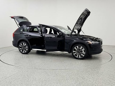 New 2026 Volvo V60 B5 Cross Country Ultra w/ Climate Package AWD/4WD image 10
