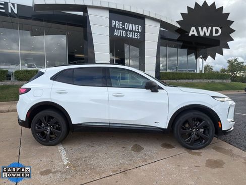 Used 2024 Buick Envision Sport Touring image 2