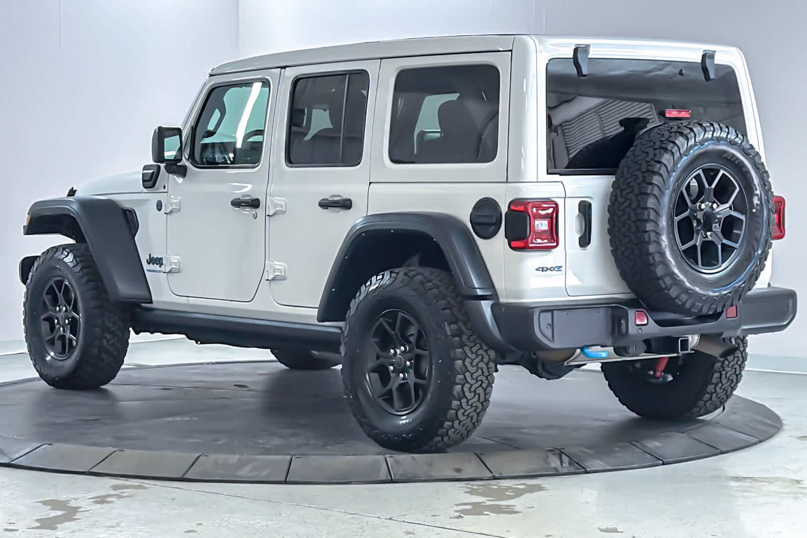 Used 2024 Jeep Wrangler Unlimited AWD/4WD image 6