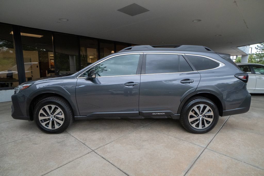 Used 2023 Subaru Outback Premium AWD/4WD image 4