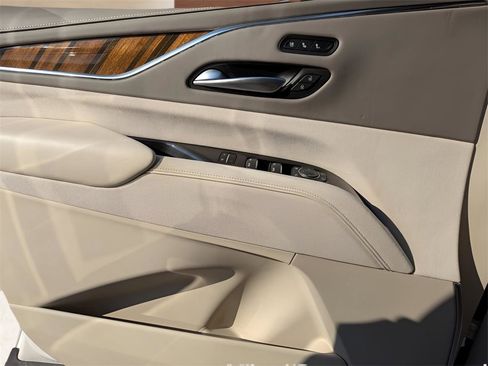 Certified 2023 Cadillac Escalade ESV Sport Platinum w/ LPO, ONYX Package image 18