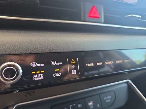 Used 2026 Kia Carnival EX FWD image 15