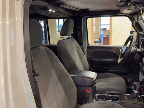 Used 2024 Jeep Wrangler Unlimited Sahara image 28