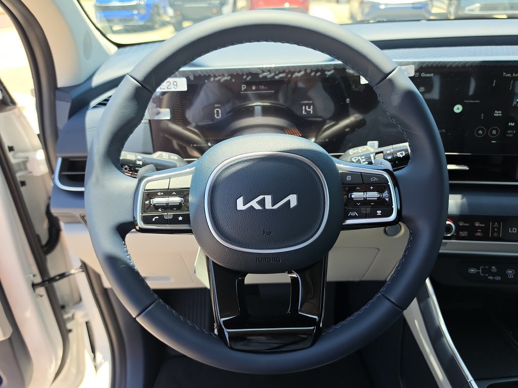 New 2026 Kia Carnival EX FWD image 30