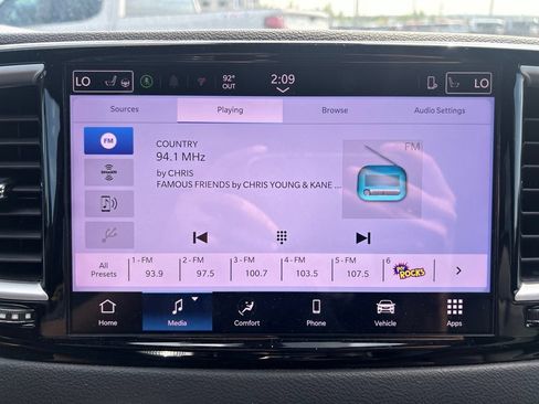 Used 2025 Chrysler Pacifica Select FWD image 24