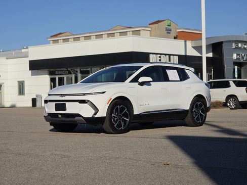 Used 2025 Chevrolet Equinox EV LT image 3