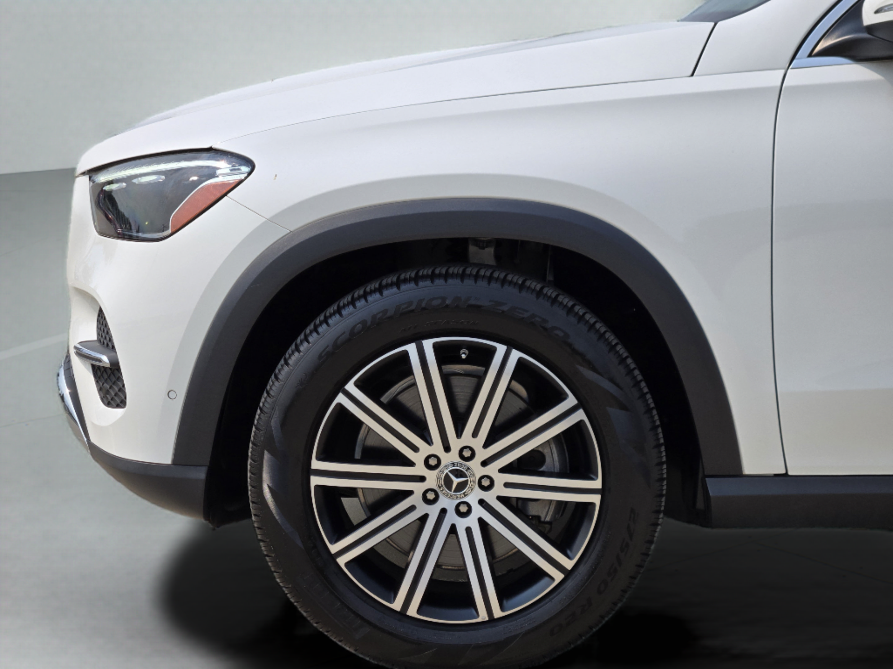 Used 2024 Mercedes-Benz GLE 450 4MATIC image 33