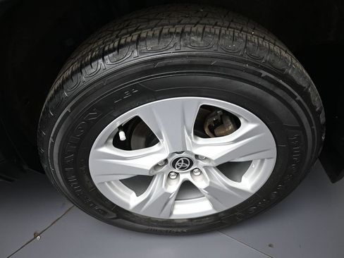 Used 2021 Toyota RAV4 XLE AWD/4WD image 15