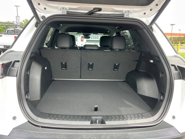 New 2026 Chevrolet Equinox LT w/ Convenience Package II FWD image 30