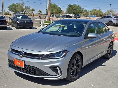 Used 2025 Volkswagen Jetta SE FWD image 6