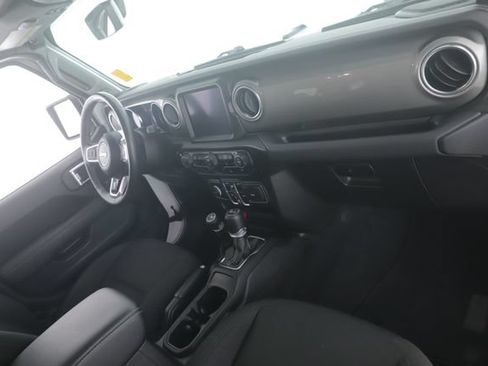 Used 2022 Jeep Wrangler Unlimited Sahara w/ Dual Top Group AWD/4WD image 28