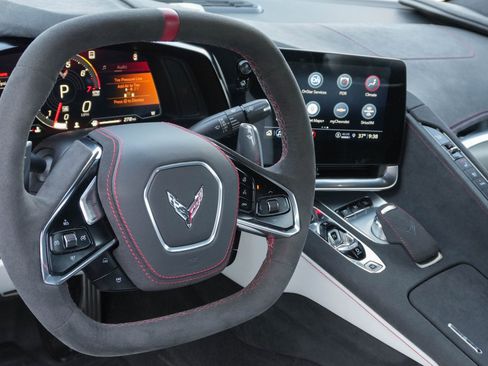 Used 2023 Chevrolet Corvette Stingray Premium Conv w/ Z51 Performance Package image 9