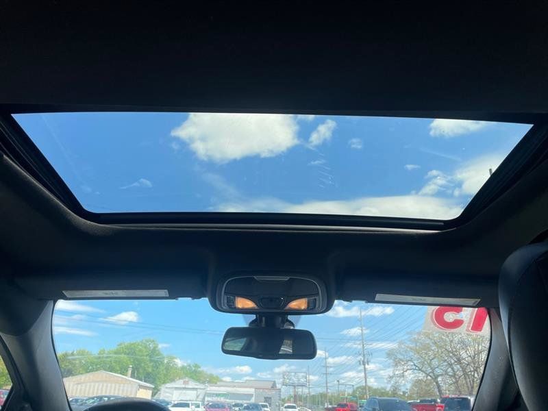 Used 2015 Chrysler 200 S FWD image 10