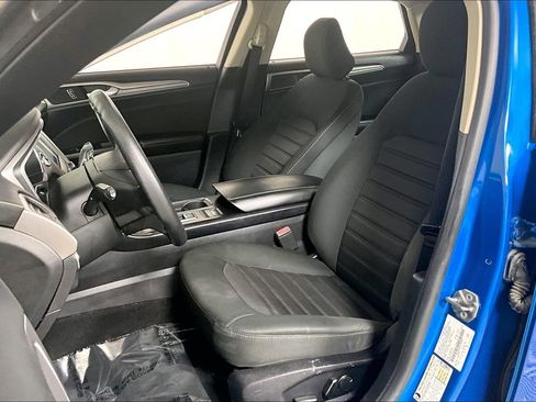 Used 2020 Ford Fusion SE image 25