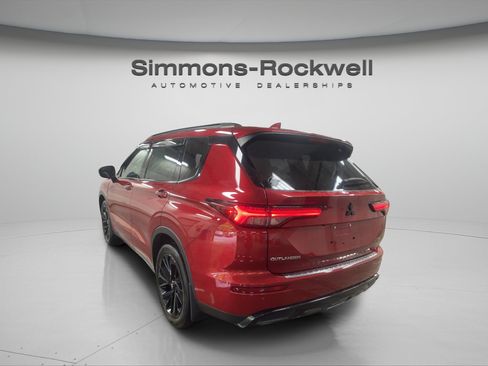 Used 2023 Mitsubishi Outlander SE AWD/4WD image 3