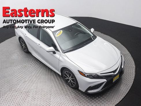 Used 2024 Toyota Camry SE w/ Cold Weather Package FWD image 3