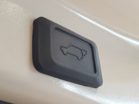 Used 2023 Toyota RAV4 XLE w/ Convenience Package image 9