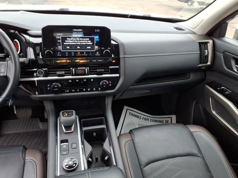 Used 2023 Nissan Pathfinder Platinum w/ Lighting Package (N93) AWD/4WD image 15